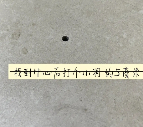 中卫市瓷砖空鼓维修公司专业解答在瓷砖铺贴过程中，如果砂料搅拌不均匀，将会带来以下问题