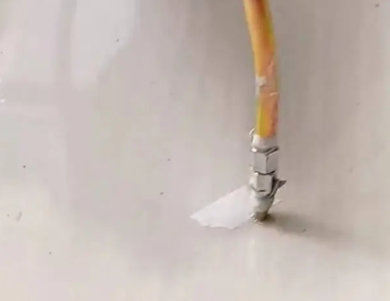 中卫市瓷砖空鼓维修公司专业解答在瓷砖铺贴过程中，如果使用的砂料过粗（如全部使用了粗砂），可能会导致以下问题