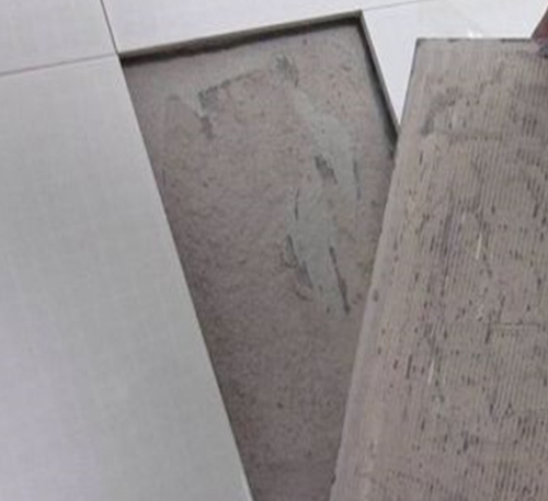 中卫市瓷砖空鼓维修公司分享瓷砖铺贴时如果打浆（即涂抹在瓷砖背面和基层上的砂浆或瓷砖胶）过少，会带来以下问题